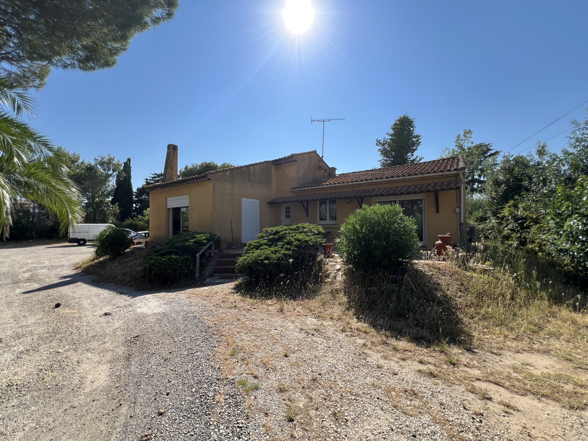 MAISON INDIVIDUELLE AVEC GRAND TERRAIN
